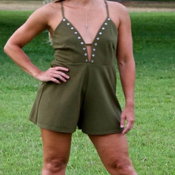 NWT Caged Back Romper Size L - Picture 2 of 3